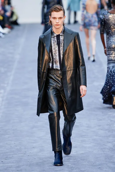 Look 28